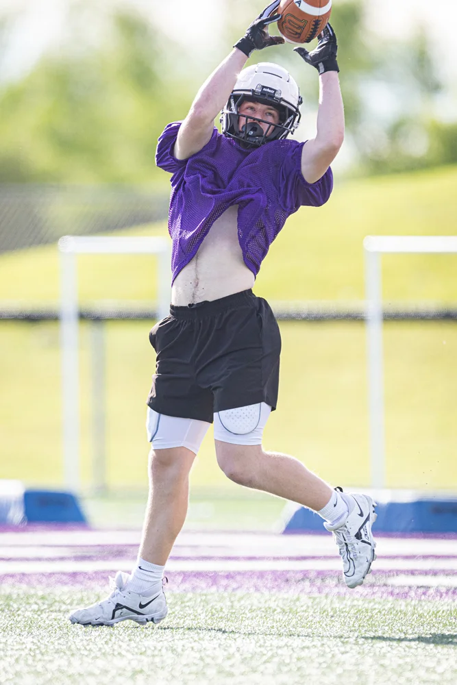 WR going up to make the catch